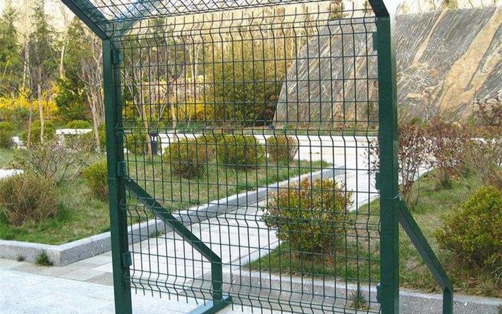 Fence Post Spacing and Foundation: What to Include in the Installation Brief