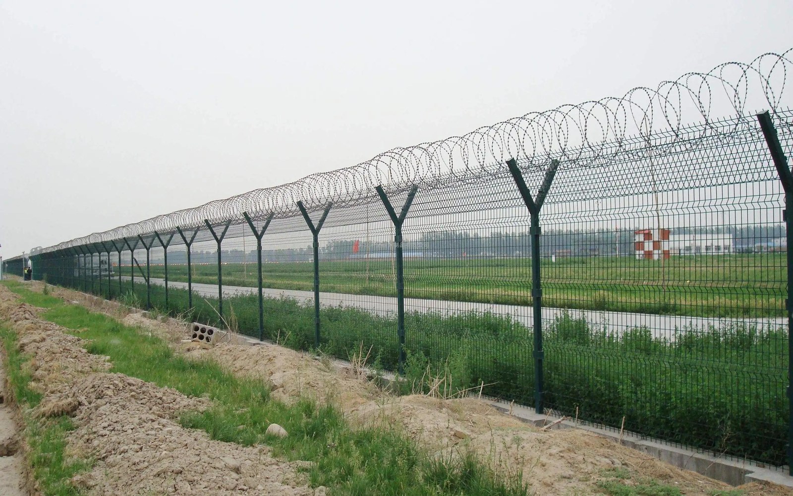Warehouse Perimeter Planning: Pedestrian and Vehicle Routes